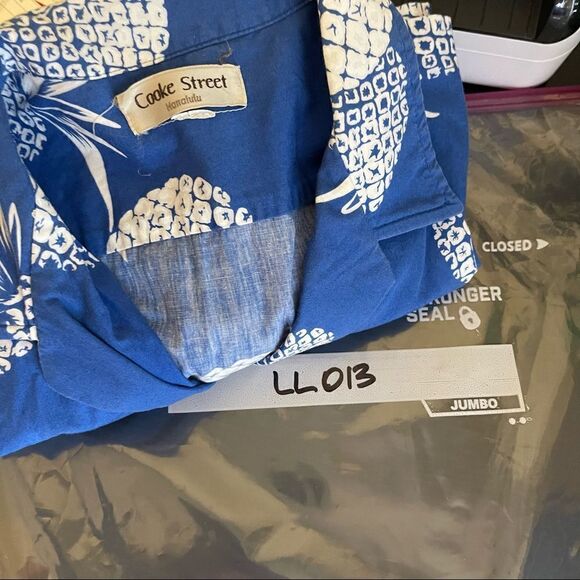 Cooke Street Blue-White Tropical Floral SS Button Shirt in Size Medium - Picture 8 of 8